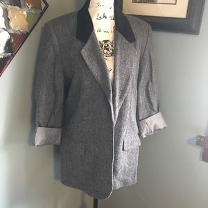 CLEAN OUT! Gone on 9/15! Jaclyn Smith blazer